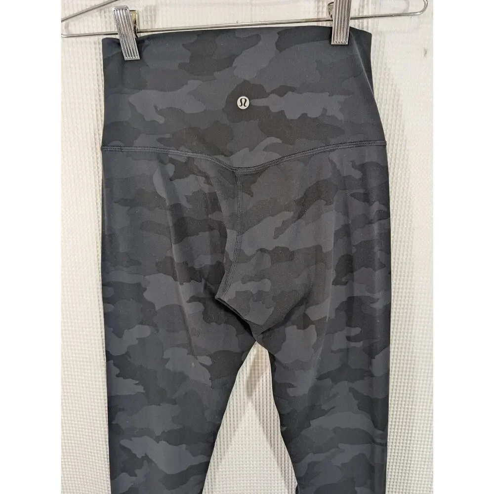 LULULEMON! FAB BLACK AND GRAY CAMO PATTERNED ULTRA STRETCH LEGGINGS! SIZE S